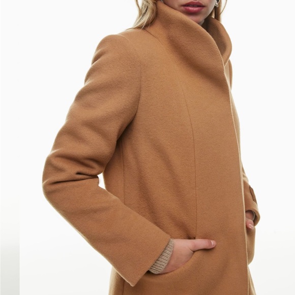 Aritzia Cocoon Coat - Picture 2 of 2